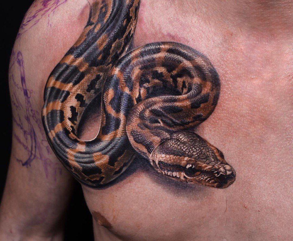 Змея тату со спины на грудь