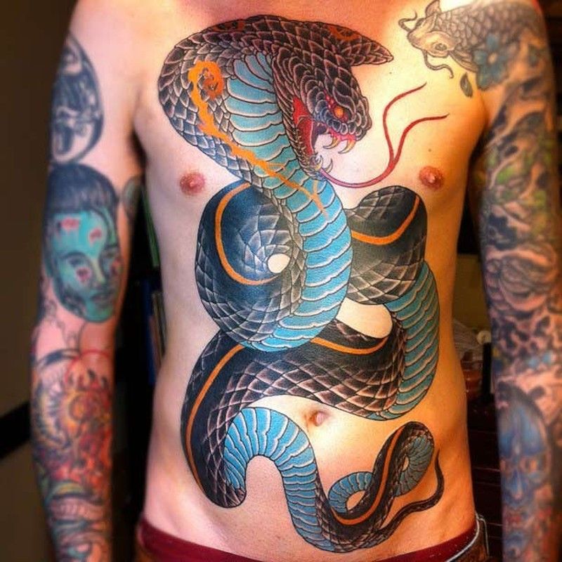 Змея цветная на спину тату