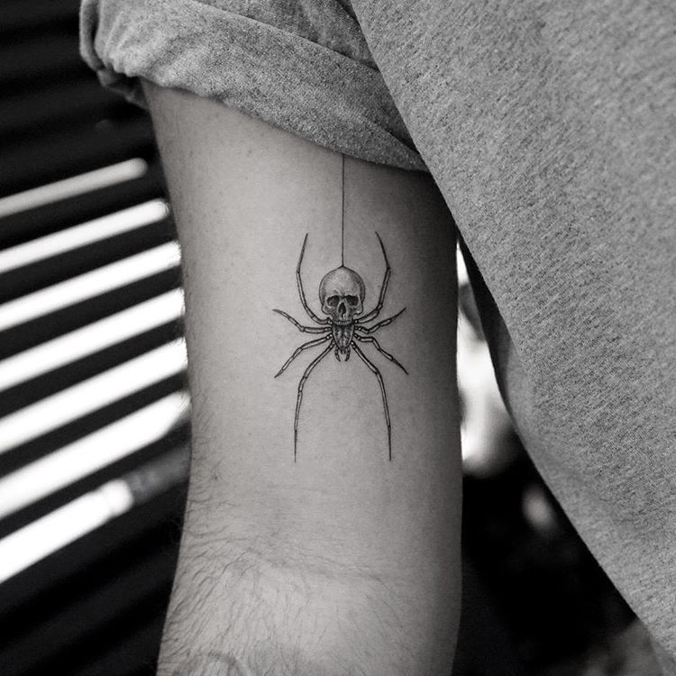 Тату паук на руке