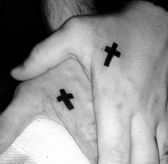 Татуировка крест на кисти руки: символика и стилистика - aikimaster.ru