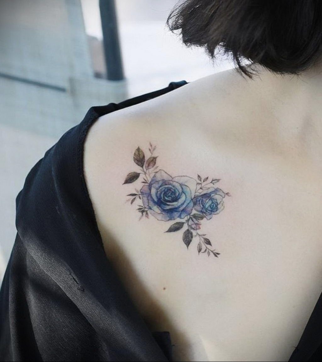 татуировка роза на ключице у девушек