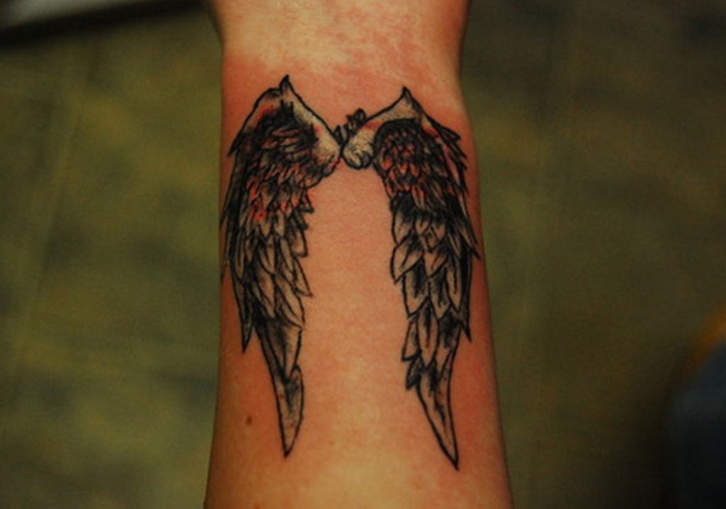 Татуировка на запястье Крылья ангела
