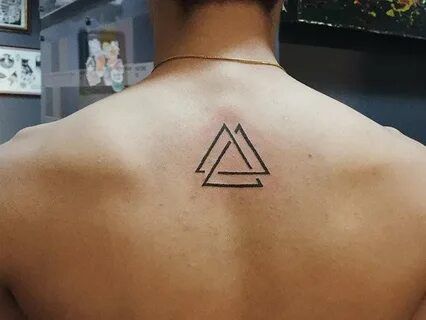 Тату треугольника — значение и фото татуировок года