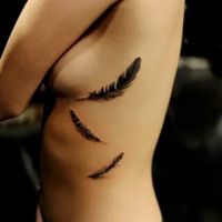 Тату перо для девушек | Женские тату | Тату под грудью | Тату на боку | Feather Tattoo